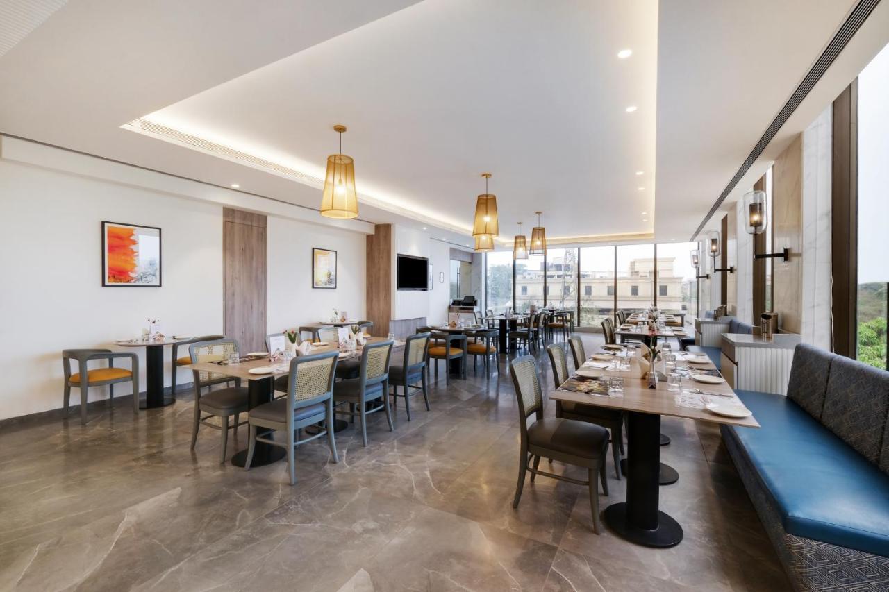7 Apple Hotel Mahape, Нави Мумбаи Экстерьер фото